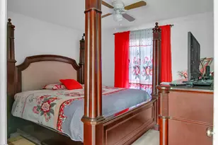 300 Elaine Cir E, West Palm Beach, FL 33409 - Photo 8