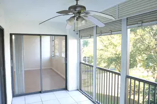 2112 S Cypress Bend Dr, Pompano Beach, FL 33069 - Photo 10