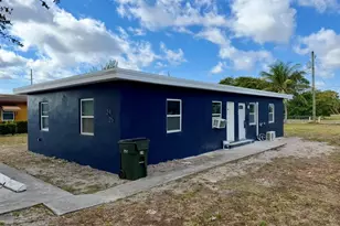 26 SW 10th Ave, Delray Beach, FL 33444 - Photo 2