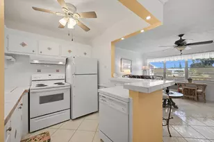 47 Berkshire B Crescent, West Palm Beach, FL 33417 - Photo 2