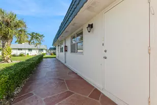 98 Waterford E, Delray Beach, FL 33446 - Photo 2