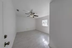 404 N 38th St, Fort Pierce, FL 34947 - Photo 12