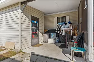 637 Periwinkle Cir, Sebastian, FL 32976 - Photo 38