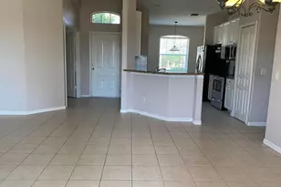 546 Waverly Cir, Port Saint Lucie, FL 34983 - Photo 4