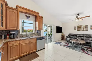 11827 SW 7th St, Pembroke Pines, FL 33025 - Photo 10