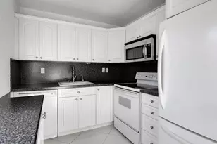 567 Normandy L Ln, Delray Beach, FL 33484 - Photo 8