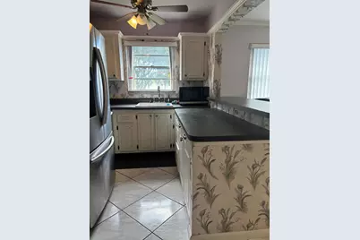 81 Windsor D, West Palm Beach, FL 33417 - Photo 10