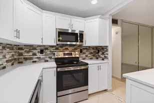 293 Normandy G, Delray Beach, FL 33484 - Photo 16