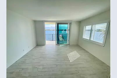 300 Croton Avenue #202, Lantana, FL 33462 - Photo 4