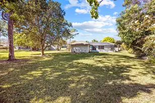 571 NE Town Terrace, Jensen Beach, FL 34957 - Photo 4