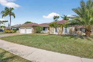 10185 Harbourtown Ct, Boca Raton, FL 33498 - Photo 2