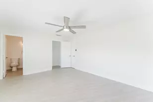 323 NW Spanish River Blvd, Boca Raton, FL 33431 - Photo 24