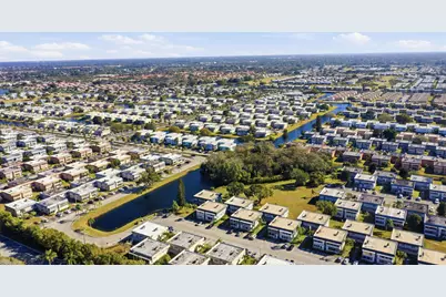 669 Saxony N, Delray Beach, FL 33446 - Photo 4