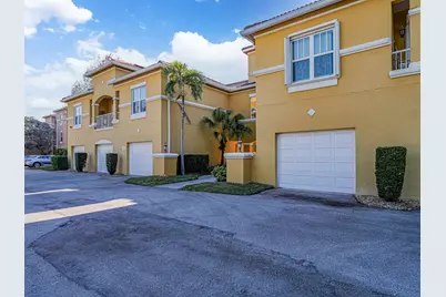 5045 Fairways Circle #D207, Vero Beach, FL 32967 - Photo 1