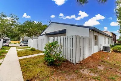 2007 Oleander Boulevard #Apt D, Fort Pierce, FL 34950 - Photo 4