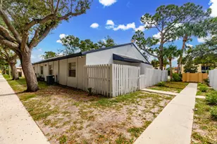 2007 Oleander Blvd, Fort Pierce, FL 34950 - Photo 2