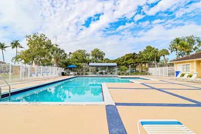 450 Palm Circle #106, Pembroke Pines, FL 33025 - Photo 58