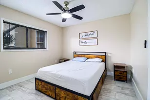 450 Palm Cir, Pembroke Pines, FL 33025 - Photo 38