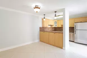 1700 Embassy Dr, West Palm Beach, FL 33401 - Photo 10
