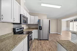 2671 SE Janet St, Stuart, FL 34997 - Photo 8