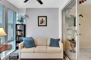 28 Colonial Club Dr, Boynton Beach, FL 33435 - Photo 10