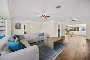 9676 Heather Cir W, Palm Beach Gardens, FL 33410 - Photo 2