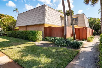 1700 Embassy Drive #305, West Palm Beach, FL 33401 - Photo 2