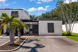 1340 E Golfview Dr, Hollywood, FL 33026 - Photo 2