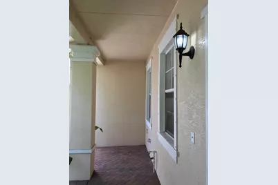 141 E Thatch Palm Circle, Jupiter, FL 33458 - Photo 2