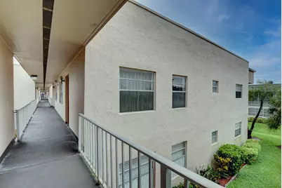 138 Flanders C, Delray Beach, FL 33484 - Photo 4