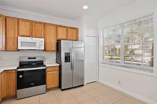 8050 Murano Cir, Palm Beach Gardens, FL 33418 - Photo 6
