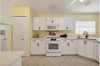 6737 Campanilla, Fort Pierce, FL 34951 - Photo 10