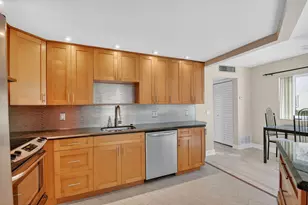 98 Saxony C, Delray Beach, FL 33446 - Photo 4