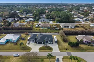 2056 SW Aaron Ln, Port Saint Lucie, FL 34953 - Photo 4