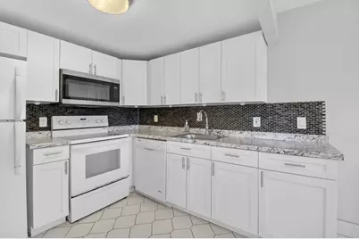 195 Brittany E, Delray Beach, FL 33446 - Photo 10