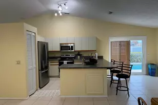 404 NE Camelot Dr, Port Saint Lucie, FL 34983 - Photo 2