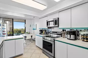 2427 Presidential Way, West Palm Beach, FL 33401 - Photo 8