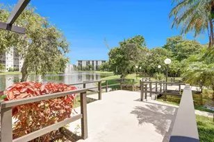 2334 S Cypress Bend Dr, Pompano Beach, FL 33069 - Photo 10