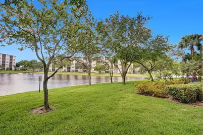 2334 S Cypress Bend Drive #907, Pompano Beach, FL 33069 - Photo 4