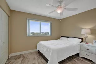 2334 S Cypress Bend Dr, Pompano Beach, FL 33069 - Photo 18
