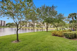 2334 S Cypress Bend Dr, Pompano Beach, FL 33069 - Photo 4