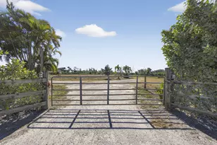 16296 Deer Path Ln, Wellington, FL 33470 - Photo 4