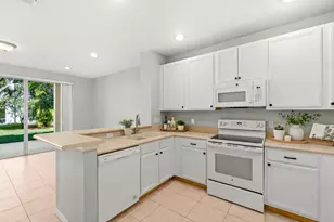 9819 Lago Dr, Boynton Beach, FL 33472 - Photo 4