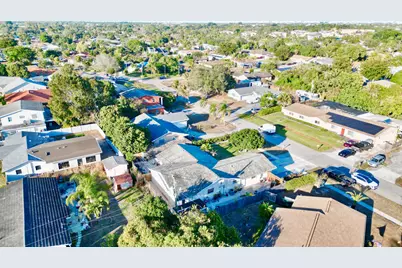 1107 Woodcrest Road W, West Palm Beach, FL 33417 - Photo 8