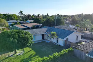 1107 Woodcrest Rd W, West Palm Beach, FL 33417 - Photo 4