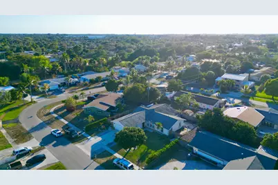 1107 Woodcrest Road W, West Palm Beach, FL 33417 - Photo 10