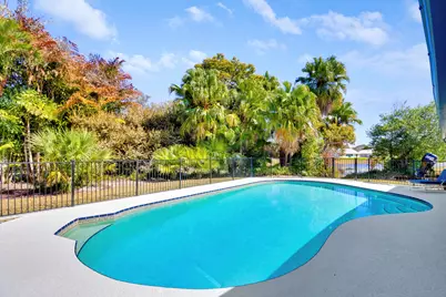 899 NE Juniper Place, Jensen Beach, FL 34957 - Photo 4