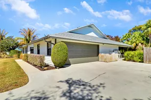 899 NE Juniper Pl, Jensen Beach, FL 34957 - Photo 6