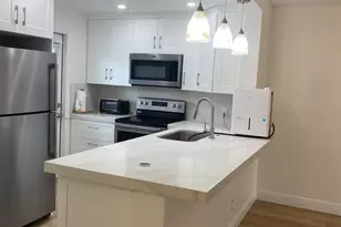 2121 NE 1st Ct, Boynton Beach, FL 33435 - Photo 2