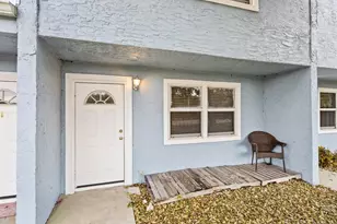 914 Shorewinds Dr, Fort Pierce, FL 34949 - Photo 2